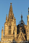 La tour octogonale surmontée d'un clocheton en fer forgé a été 
édifiée au XIVe siècle et a reçu ses cloches en 1545.