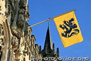 Hôtel de ville, drapeau des Flandres - City Hall, Flanders flag - Stadhuis, vlag van Vlaanderen