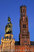 beffroi et statue de Jan Breydel & Pieter De Coninck à la nuit tombante - Markt
