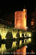éclairage de nuit du pont et de la Tour à poudre (Poertoren) du 
Minnewater