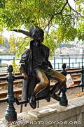 la petite princesse de Budapest est une sculpture en bronze de Laszlo Marton