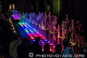 Spectacle de jets d'eau lumineux multicolores dans les jardins de l'Alcazar des Rois chrétiens à 
Cordoue.