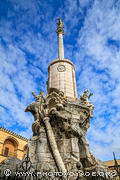 Le triomphe de Saint Raphaël fut réalisé par Verdiguier à 
la fin du XVIIe siècle. Le piedestal est représentatif de l'exubérance 
du baroque.