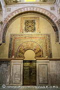 Porte latérale jouxtant le mihrab dans le mur de la qibla - Mezquita de Cordoue
