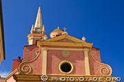 façade rose de l'église baroque Sainte Marie Majeure à Calvi 
- ville basse