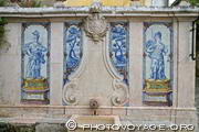 la fontaine monumentale de Pipa est décorée de panneaux d'azulejos