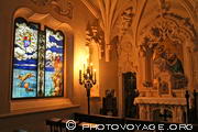 vitrail et autel de la chapelle de la Sainte Trinité - Quinta da Regaleira