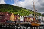Maisons en bois bordant le vieux port de Bryggen, le quartier moyenâgeux de Bergen ou vivaient les marchands hanséatiques.