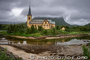 Église de Vågan à Kabelvåg, un village situé à quelques kilomètres 
au sud de Svolvær sur les îles Lofoten
