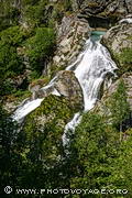 Kleivafossen est une cascade rencontrée sur le chemin du glacier Briksdalsbreen. Elle est alimentée par la rivière glaciaire Briksdalelva.