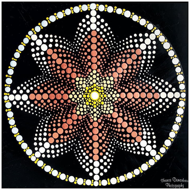 DOT MANDALA 5 - panneau bois rond 28cm diam