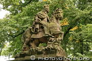 la statue équestre originale de saint Venceslas a été déplacée 
à Vysehrad en 1879