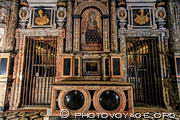 Le trascoro (arrière du choeur) de la cathédrale de Séville 
combine marbre, jaspe, bronze, sculptures et peintures. Il a été 
conçu par l'architecte Miguel de Zumarraga en 1619.