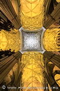 La croisée se trouve à l'intersection de la nef centrale et du transept 
de la cathédrale de Séville. Sa voûte gothique à nervures 
est une pure merveille.