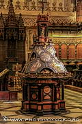 Lutrin monumental trônant au milieu du choeur de la cathédrale de 
Séville. Il sert à poser les gros livres liturgiques.