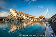 Le Musée des Sciences Principe Felipe est la troisième construction 
de la Cité des Arts et des Sciences de Valencia. Il a été 
inauguré en 2000. Egalement conçu par Santiago Calatrava, le musée 
est un centre interactif et ludique dédié aux sciences et aux technologies.