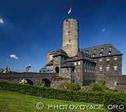 La ville de Mayen en Allemagne possède un château appelé Genovevaburg