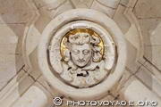Tête d'ange décorant une clé de voûte du déambulatoire 
de la crypte de la Sagrada Familia