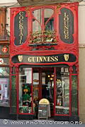 Le Molly's Fair City est un pub irlandais situé au coeur de la vieille 
ville dans la carrer Ferran 7-9. L'établissement a conservé la décoration 
moderniste intérieure et extérieure de la boutique d'origine.