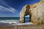 Arche de Port Blanc sur la côte sauvage de Quiberon.