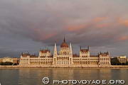 coucher de soleil sur le Parlement de Budapest