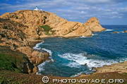 le phare d'île Rousse est situé sur la presqu'île de Pietra 
au nord de la Corse