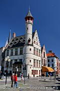 Toreken, le plus ancien bâtiment de Vrijdagmarkt reconverti en Centre de 
la Poésie