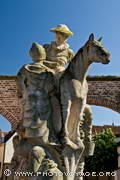 sculpture de Walter De Buck décorant le Pont des Plaisirs Impériaux