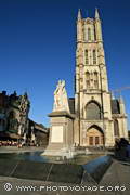 Place Saint Bavon avec sa fontaine, sa cathédrale et son monument à Jan Frans Willems