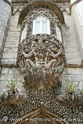 portique du Triton décorant la façade du Palais de Pena - Sintra