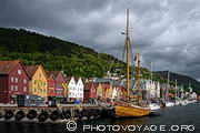 Maisons en bois bordant le quai de Bryggen, le quartier historique de Bergen ou vivaient les commerçants hanséatiques.