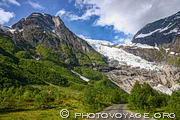 Pic Almenipa et glacier Boyabreen dans le parc national de Jostedalsbreen