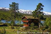 Chalet en bois dans la vallée de l'Otta au niveau du lac Nysætervatnet non loin de Grotli.