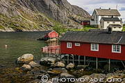 Le village de Nusfjord s'est installé sur la rive occidentale du fjord portant le même nom.