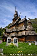 L'église en bois debout de Borgund est entourée d'un cimetière comme c'est la tradition.