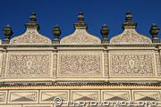 palais Schwarzenberg, édifice à pignons de style Renaissance décoré 
de sgraffites