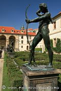 statue en bronze d'Apollon dans les jardins Wallenstein