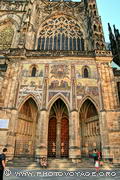 Porte Dorée de la cathédrale St Guy dans l'enceinte du Château 
de Prague