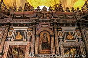 Une peinture de Santa Maria de los Remedios préside l'autel de l'arrière-chœur 
de la cathédrale de Séville. C'est un bel exemple d'architecture 
gothique sévillane.