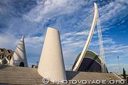 Pont de l'Assut de l'Or et pavillon Agora à la Cité des Arts et 
des Sciences de Valence conçu par Santiago Calatrava.